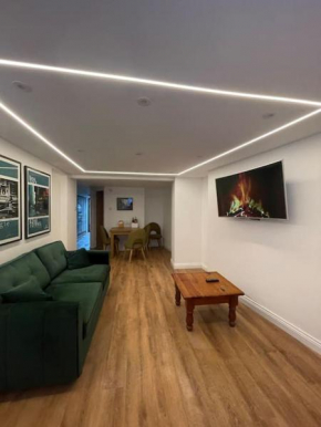 DelRae Apartments